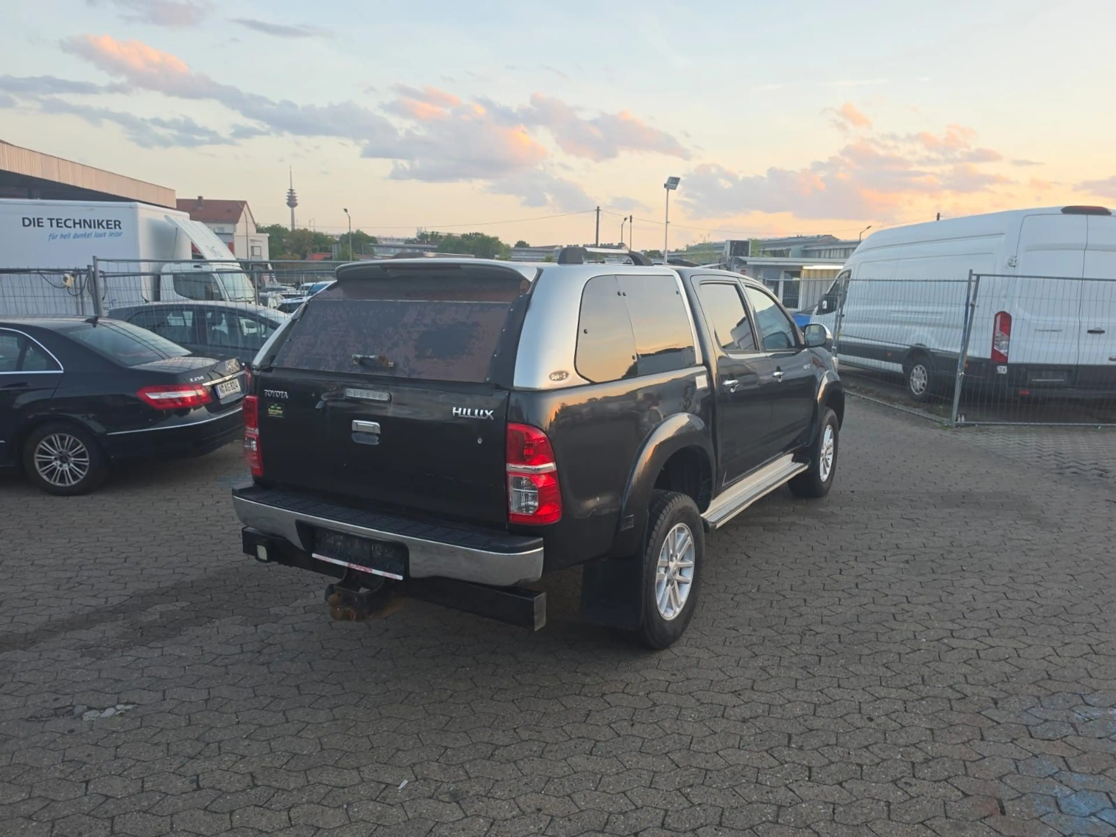 Toyota Hilux 3.0 Liter — photo 8