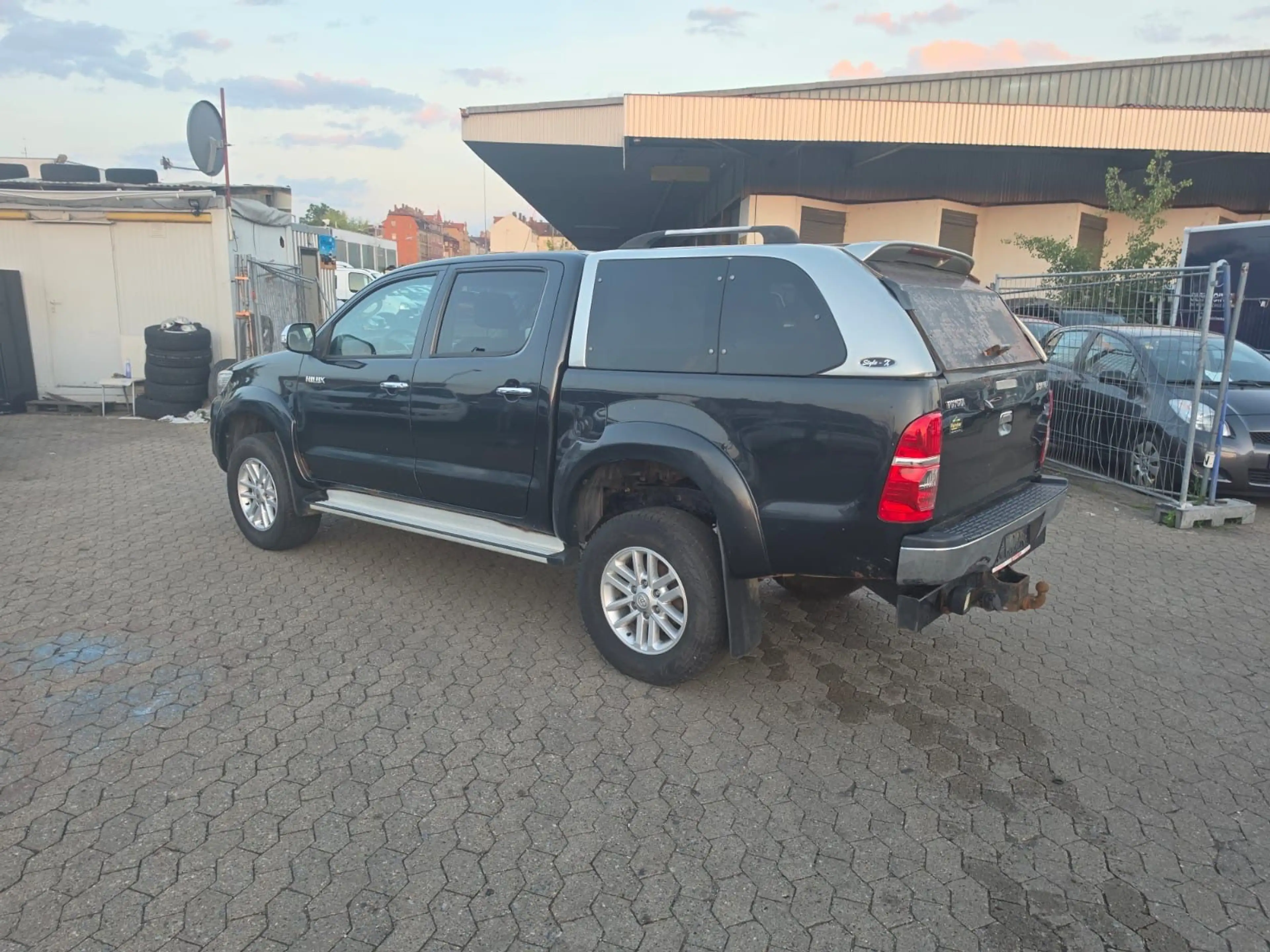 Toyota Hilux 3.0 Liter — photo 12