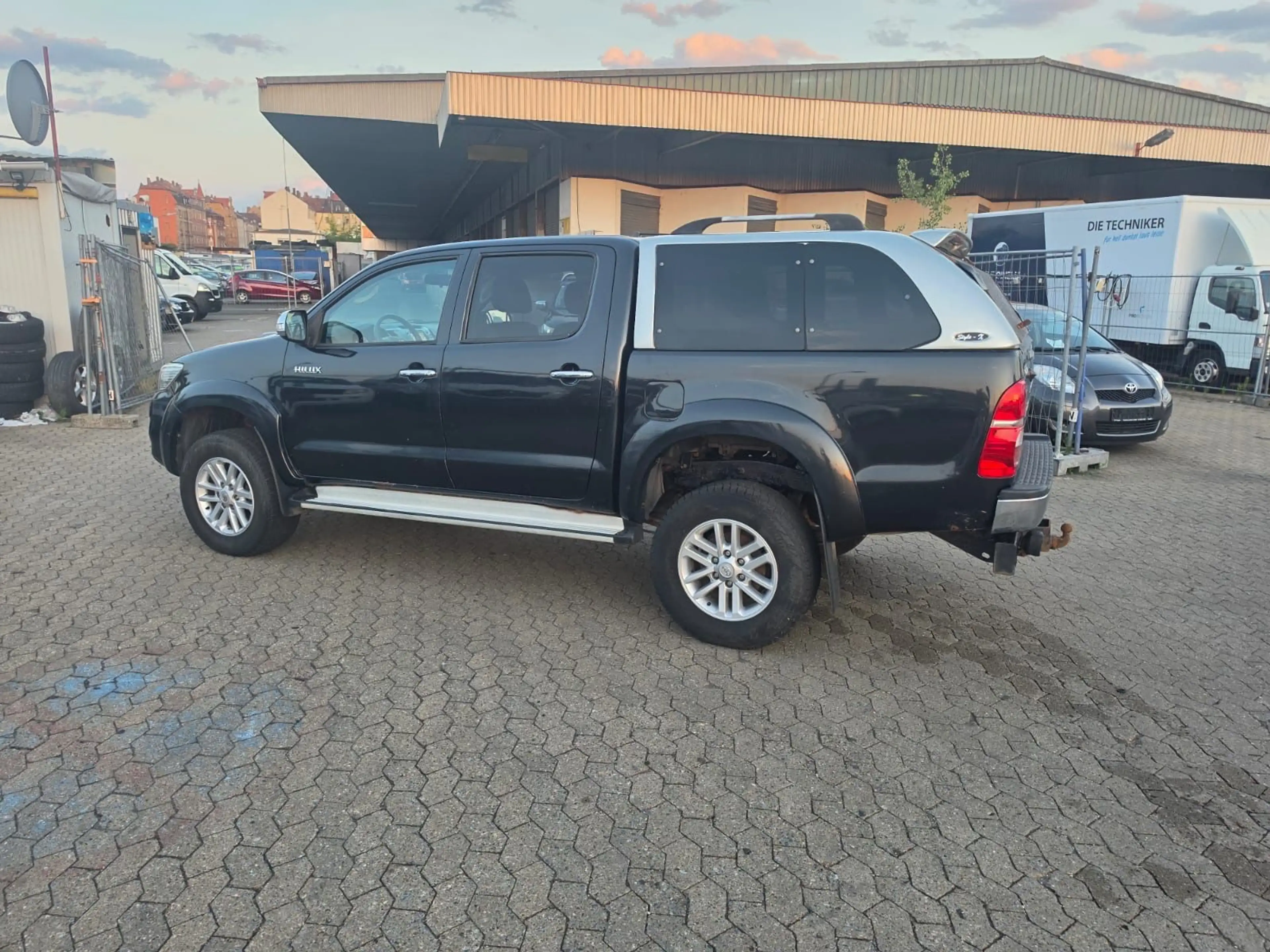Toyota Hilux 3.0 Liter — photo 13