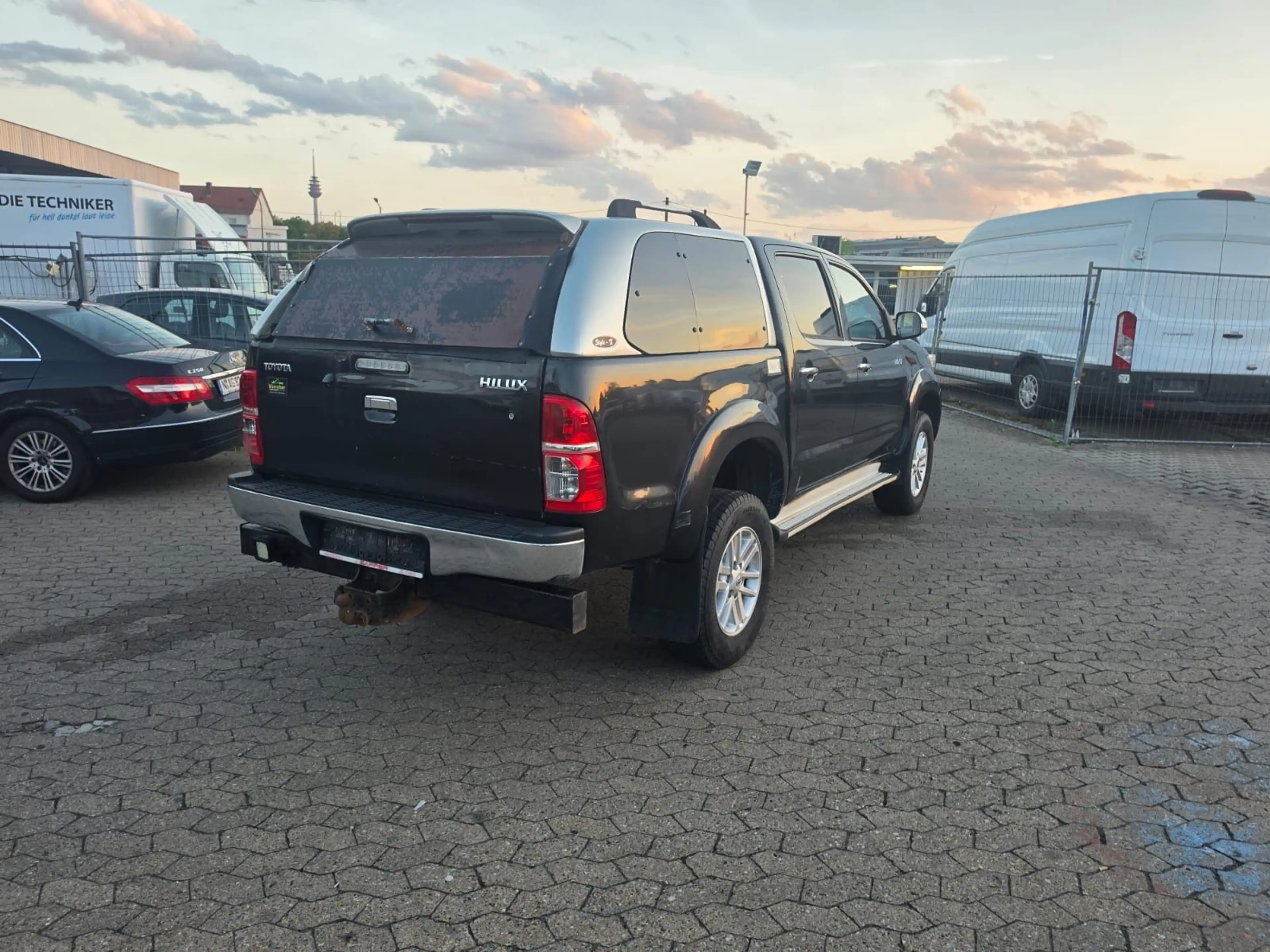 Toyota Hilux 3.0 Liter — photo 11