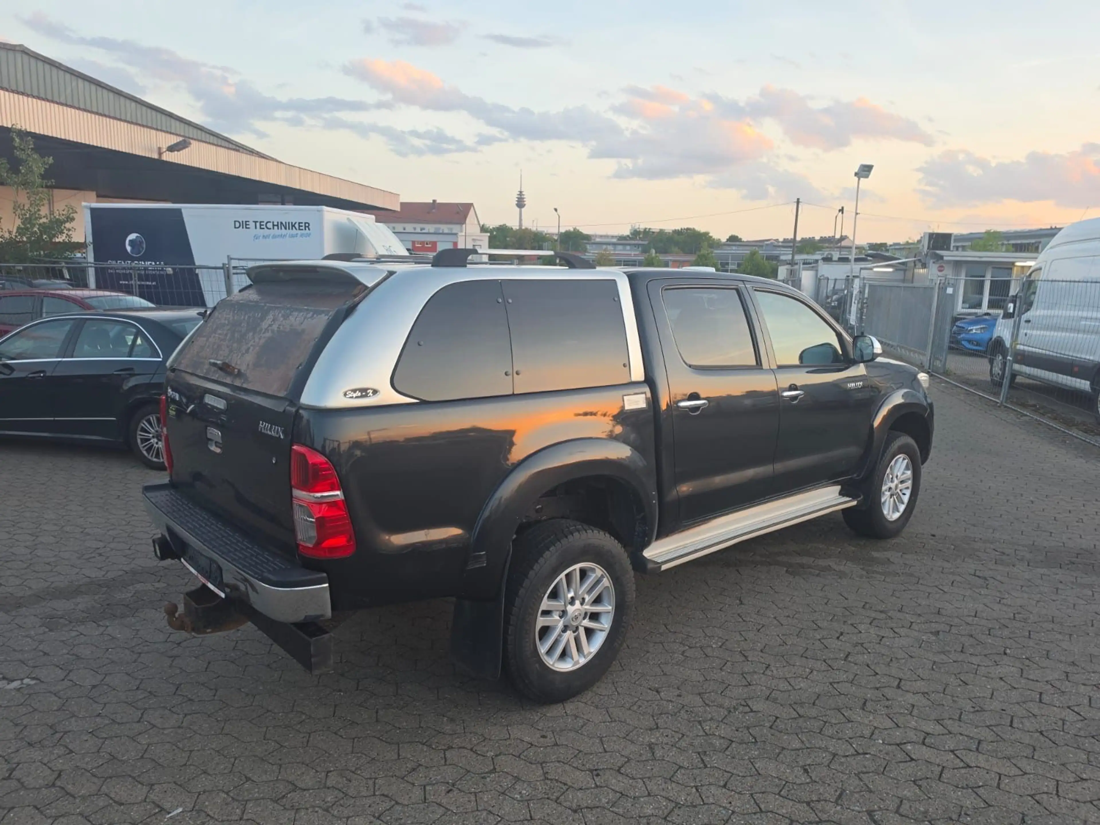 Toyota Hilux 3.0 Liter — photo 10