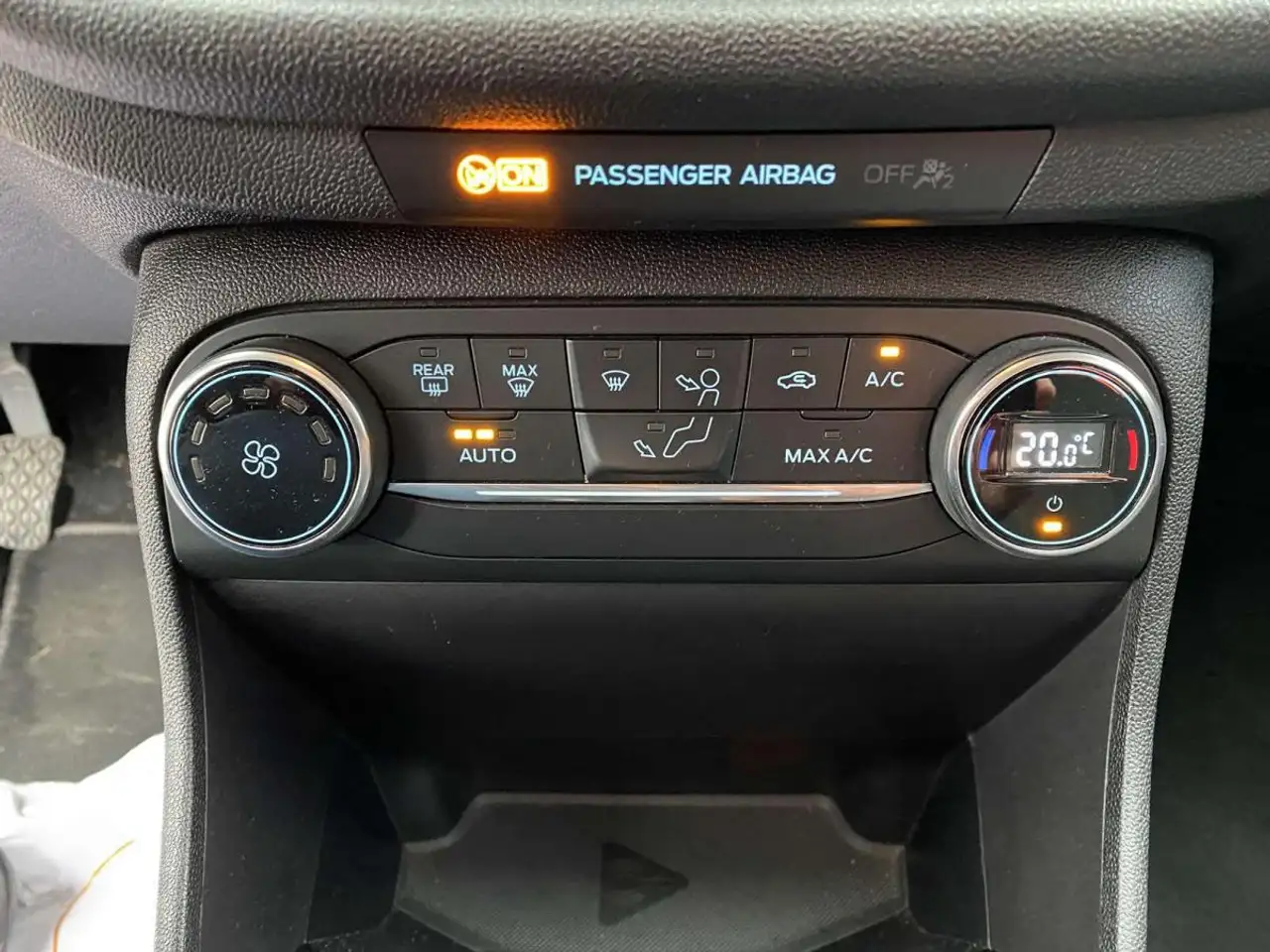 Ford Fiesta 5 portes — photo 21