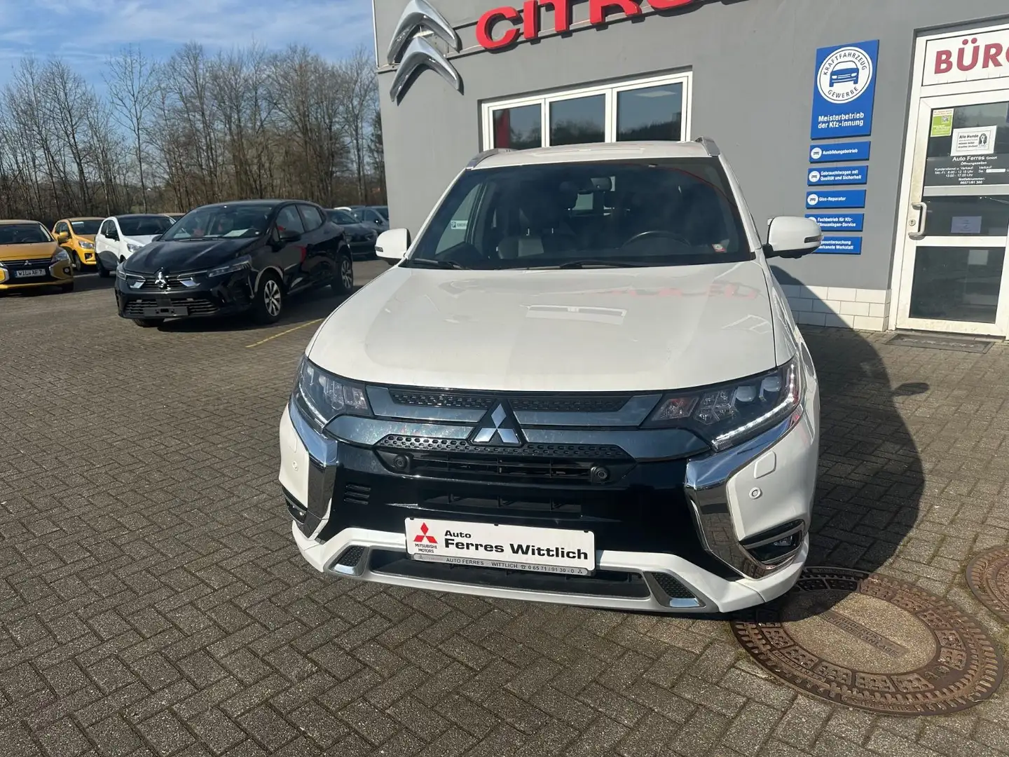 Mitsubishi Outlander PHEV Plus Spirit 4WD Weiß - 2