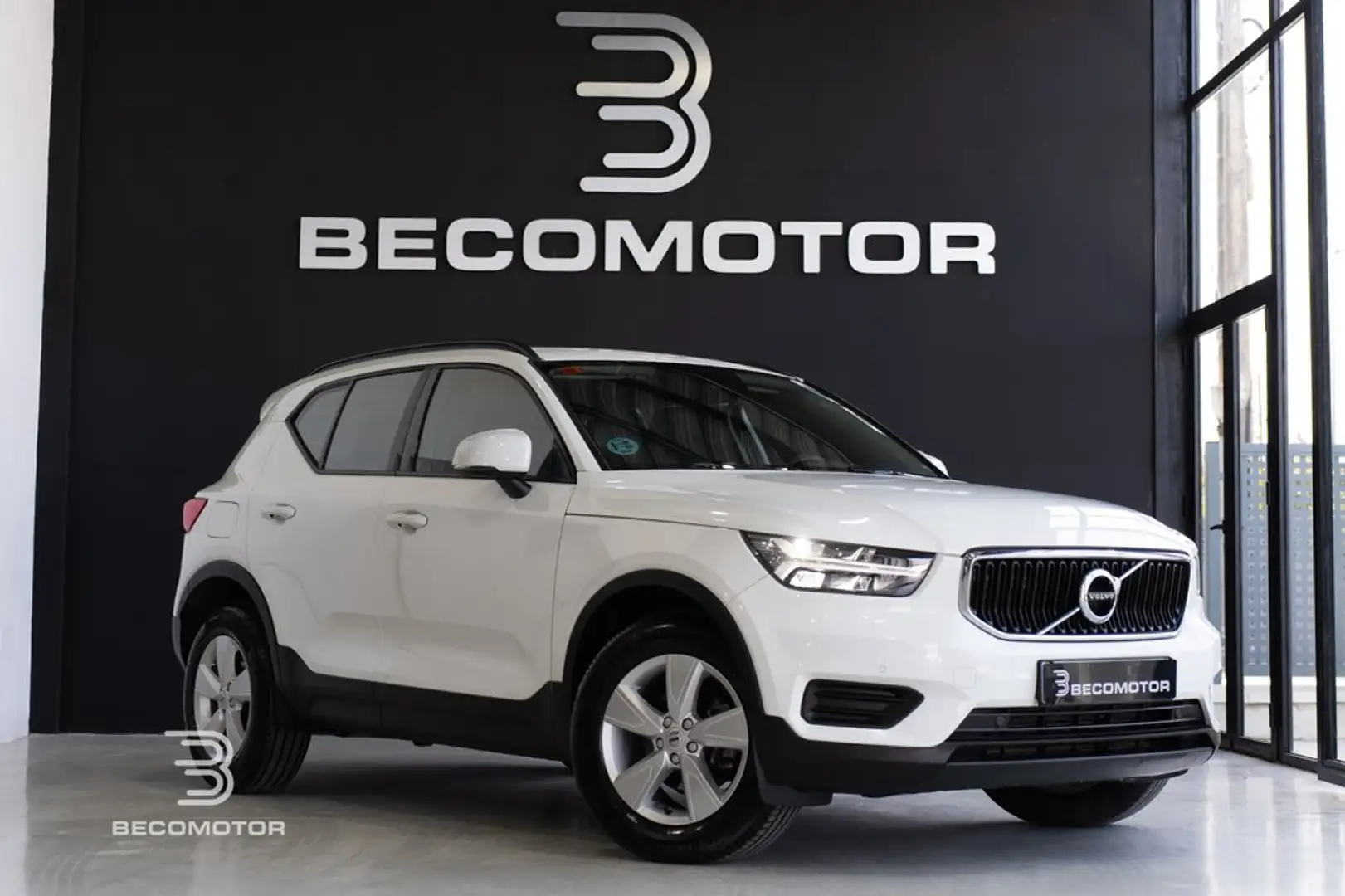 Volvo XC40 T2 Essential Aut. Blanco - 1