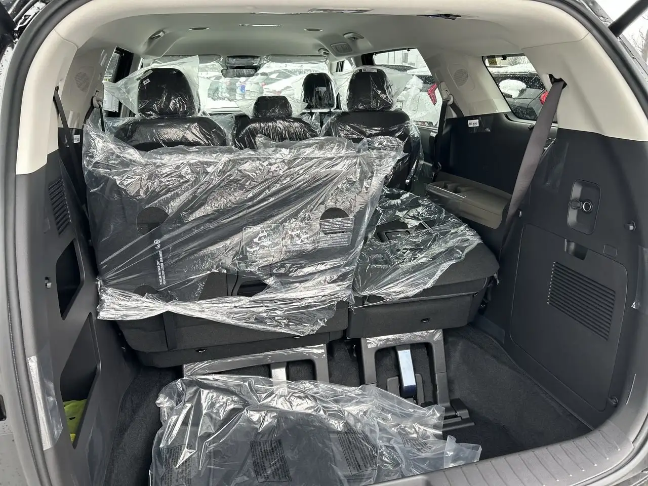 Kia Carnival снимка Kia Carnival