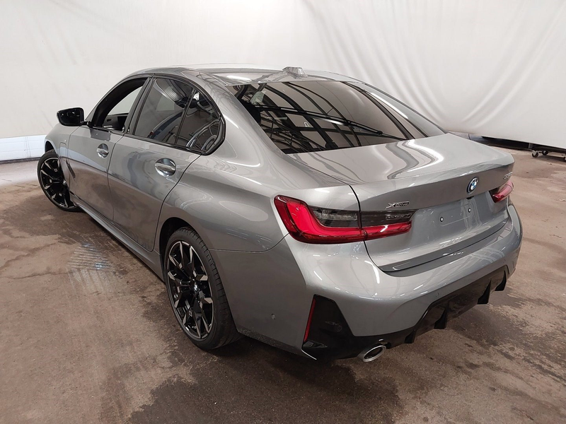 BMW 330 e xDrive M Sport //HeadUp Stop&Go Schiebedach 19"L — photo 4