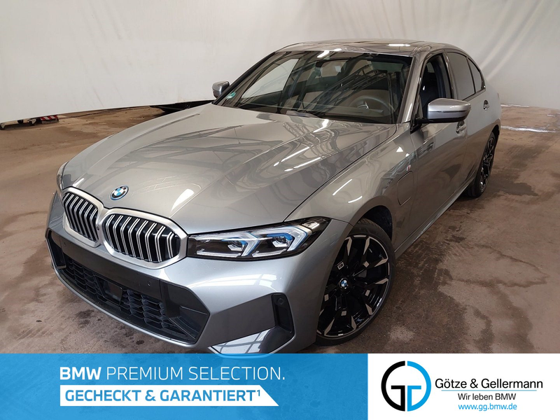 BMW 330 e xDrive M Sport //HeadUp Stop&Go Schiebedach 19"L
