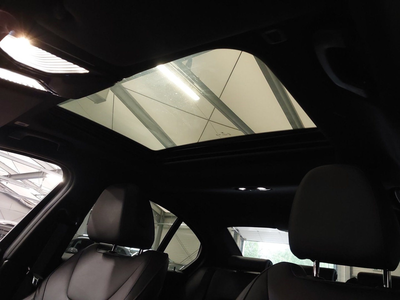 BMW 330 e xDrive M Sport //HeadUp Stop&Go Schiebedach 19"L — photo 11