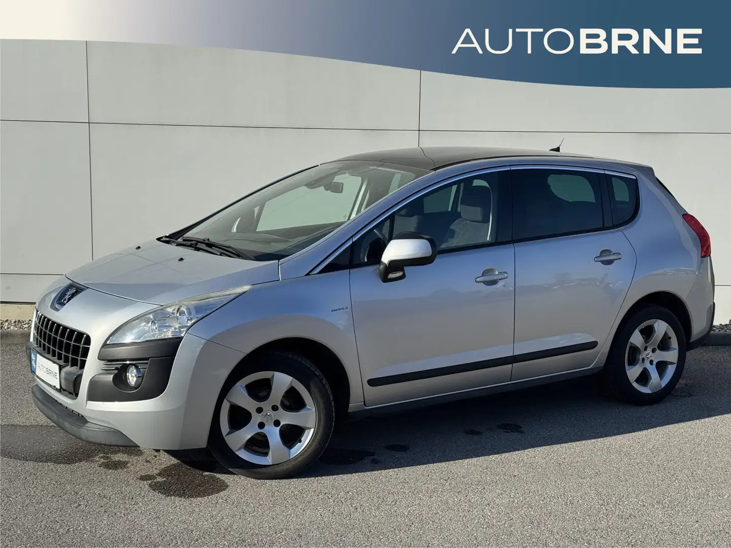 Peugeot 3008 3008 1,6 HDi 115 FAP Professional Line Silber - 1