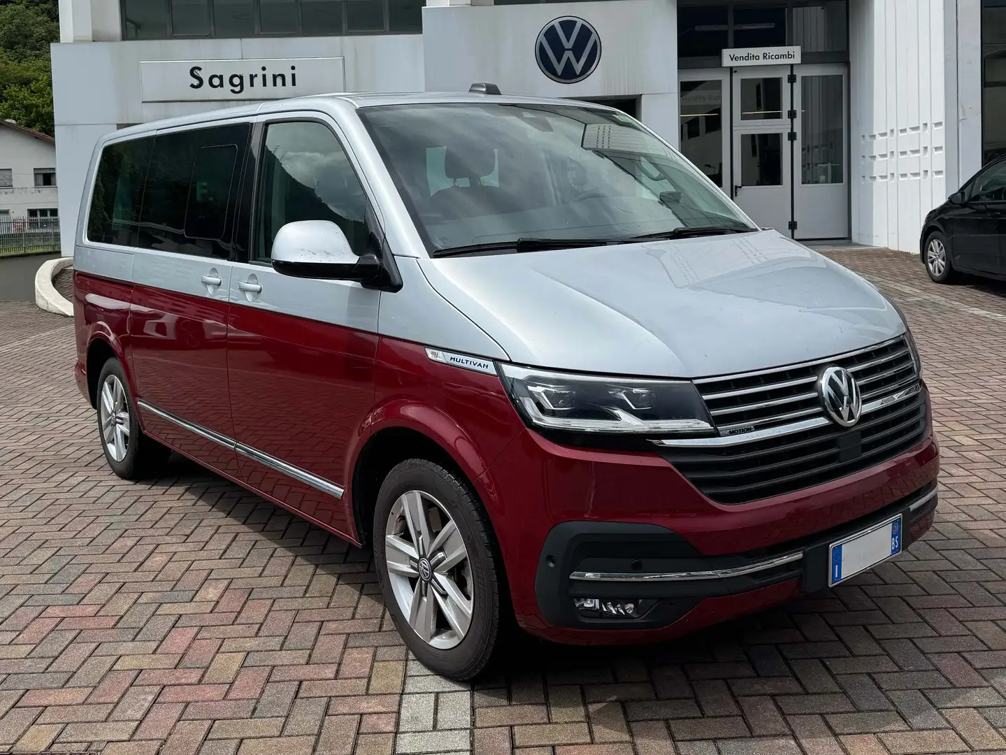Volkswagen T7 Multivan Highline 4M 2.0 TDI DSG € 49.900 iva compresa!! Zilver - 2