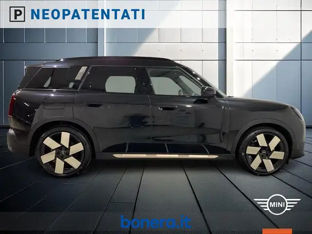 Mini Countryman view 4