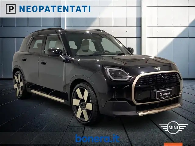 Mini Countryman view 3