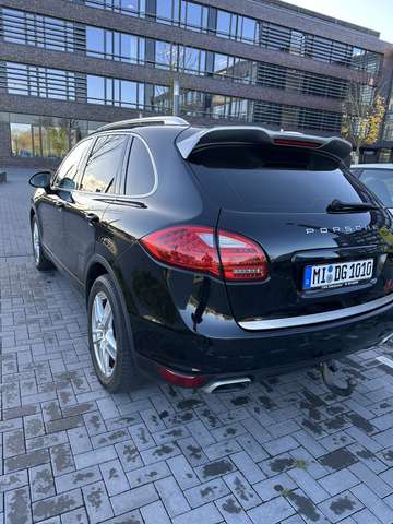 Imagine Porsche Cayenne Diesel Platinum Edition