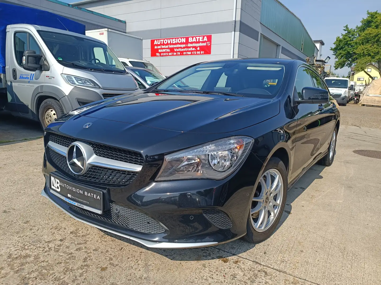 Mercedes-Benz CLA 200 Shooting Brake 7G-DCT UrbanStyle Edition,NAVI,ALU Schwarz - 1