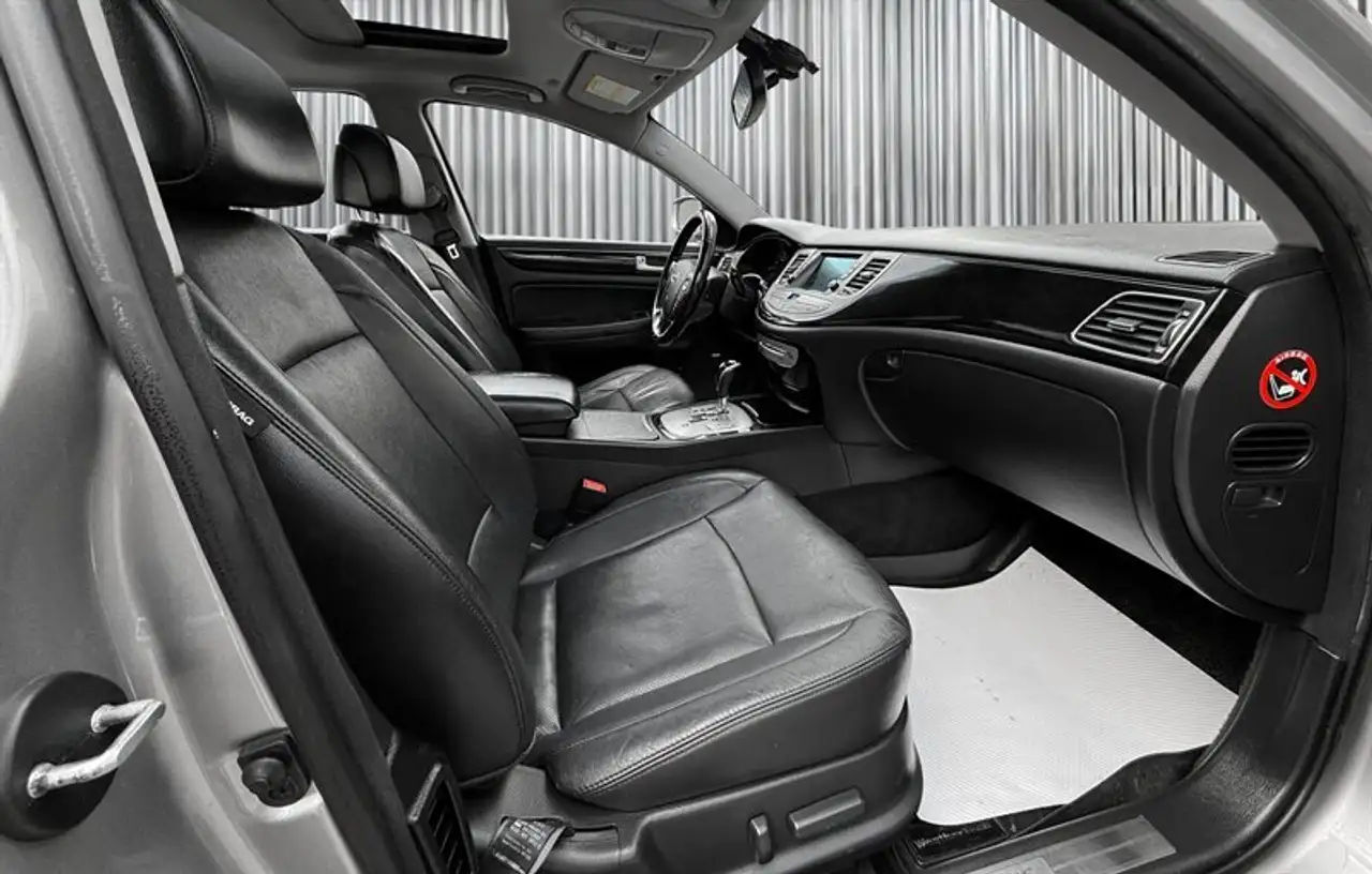 Hyundai Genesis снимка Hyundai Genesis