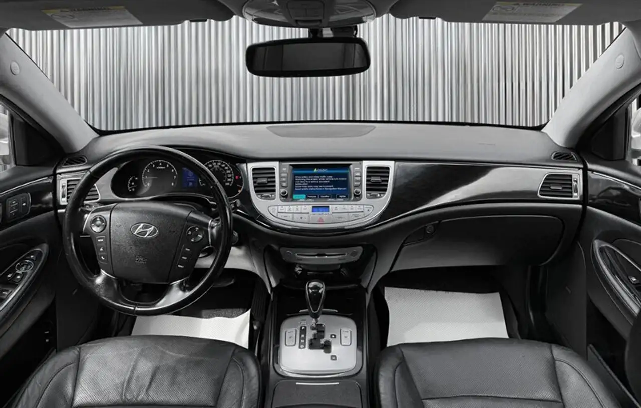 Hyundai Genesis снимка Hyundai Genesis