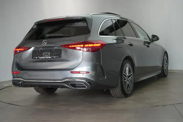 Mercedes-Benz C-Class view 4