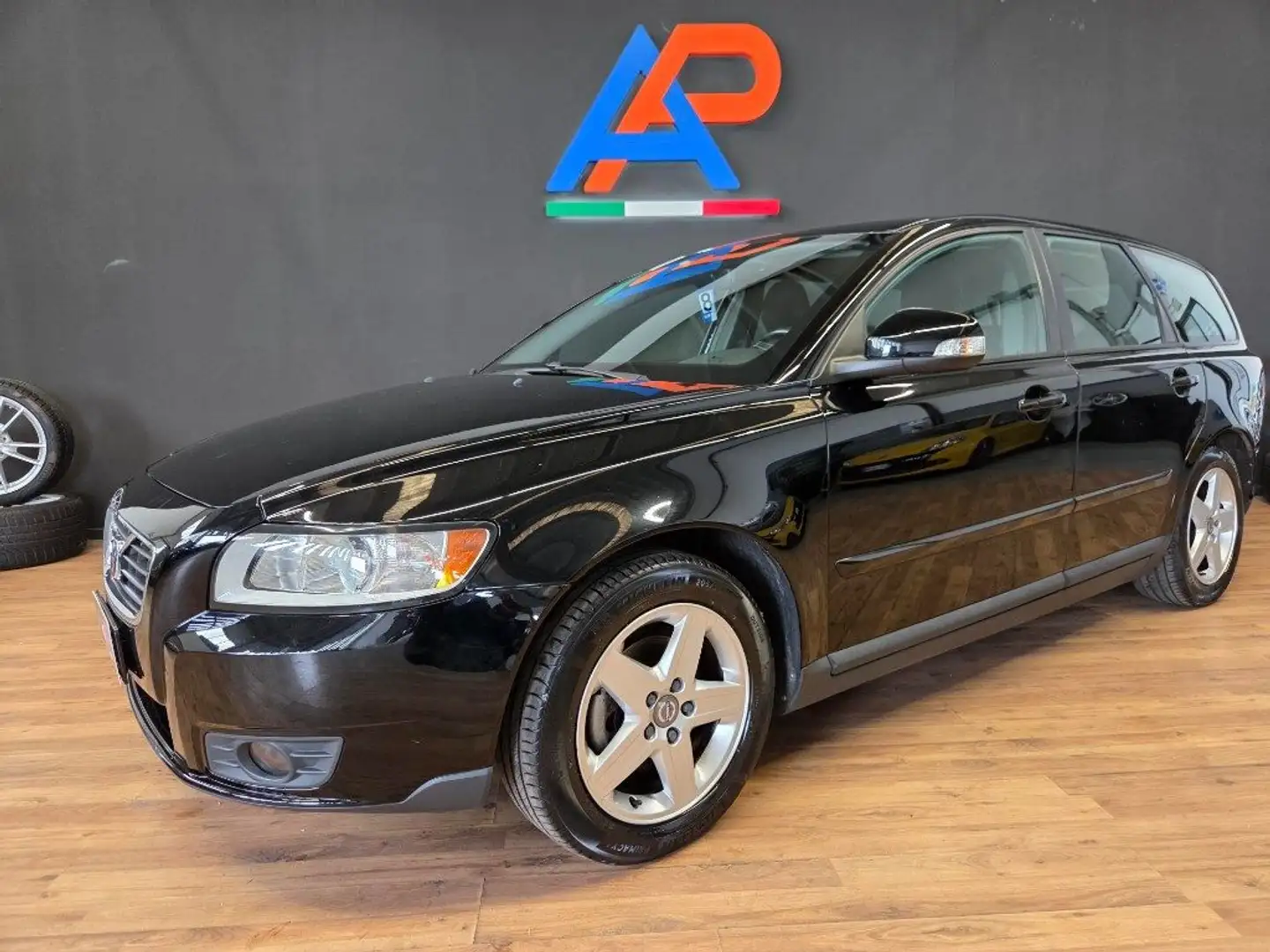 Volvo V50 2.0i 16V cat Summum "GPL" Nero - 1