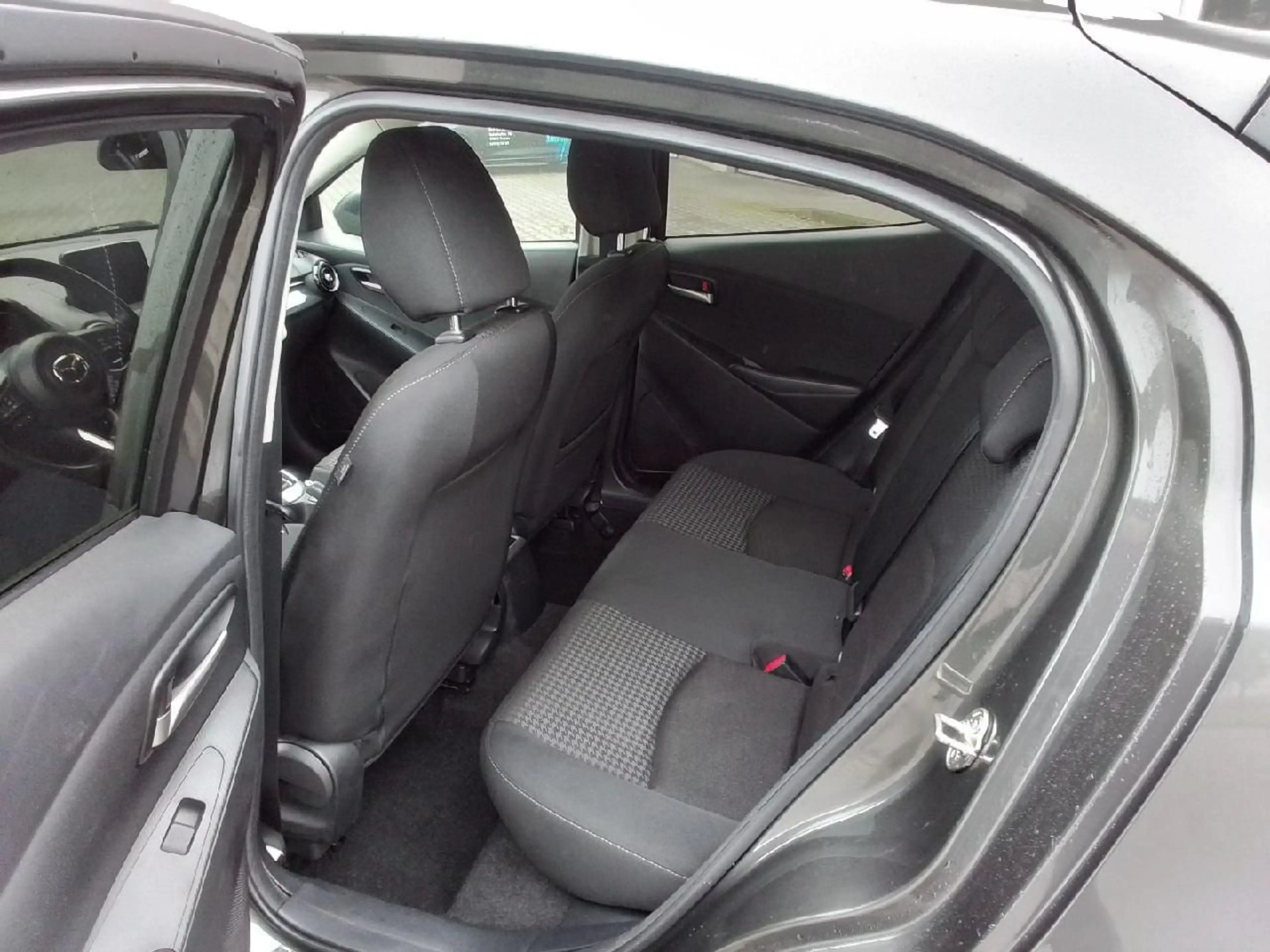 Mazda 2 Lim. Kizoku — photo 6