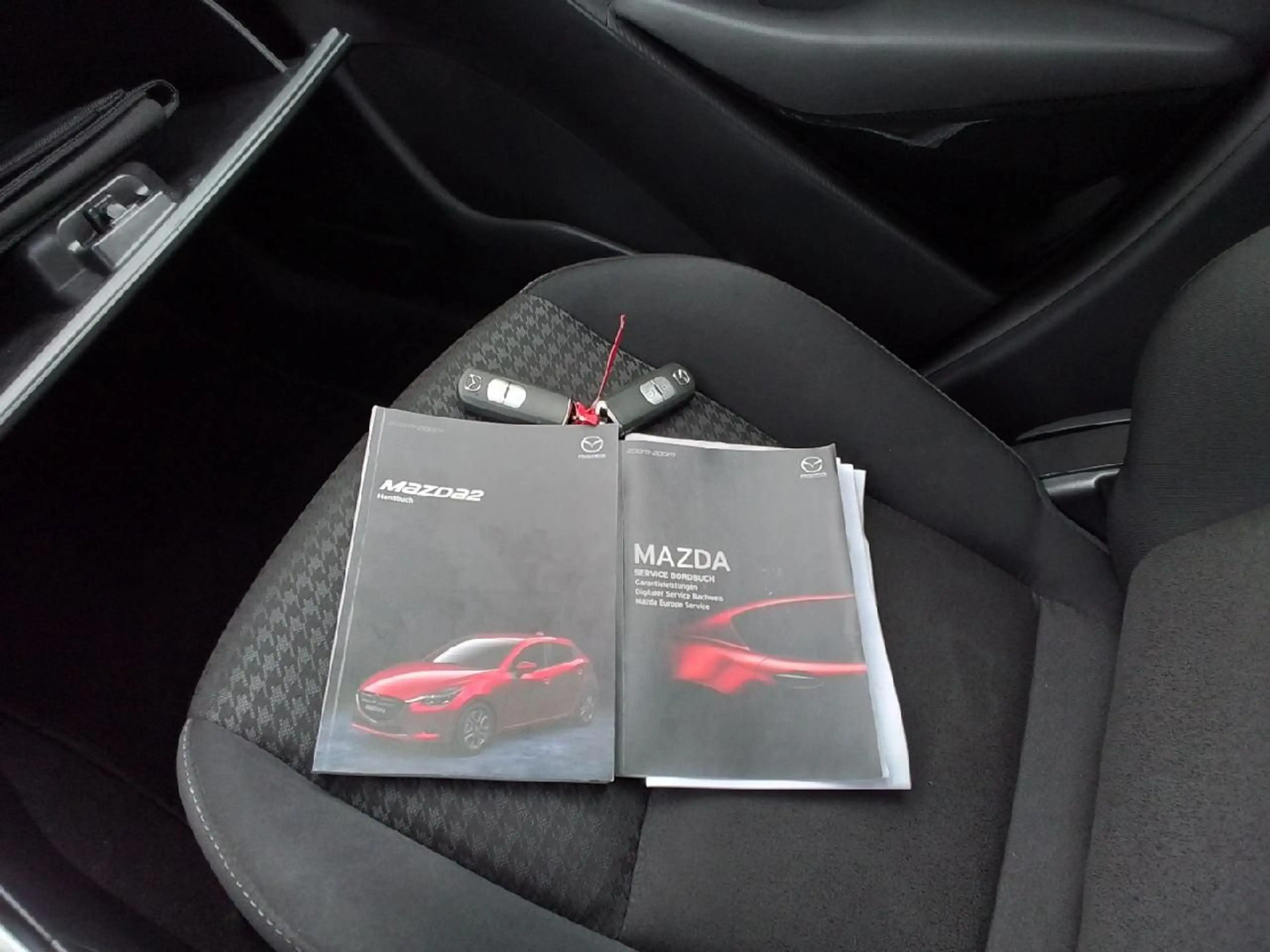 Mazda 2 Lim. Kizoku — photo 9