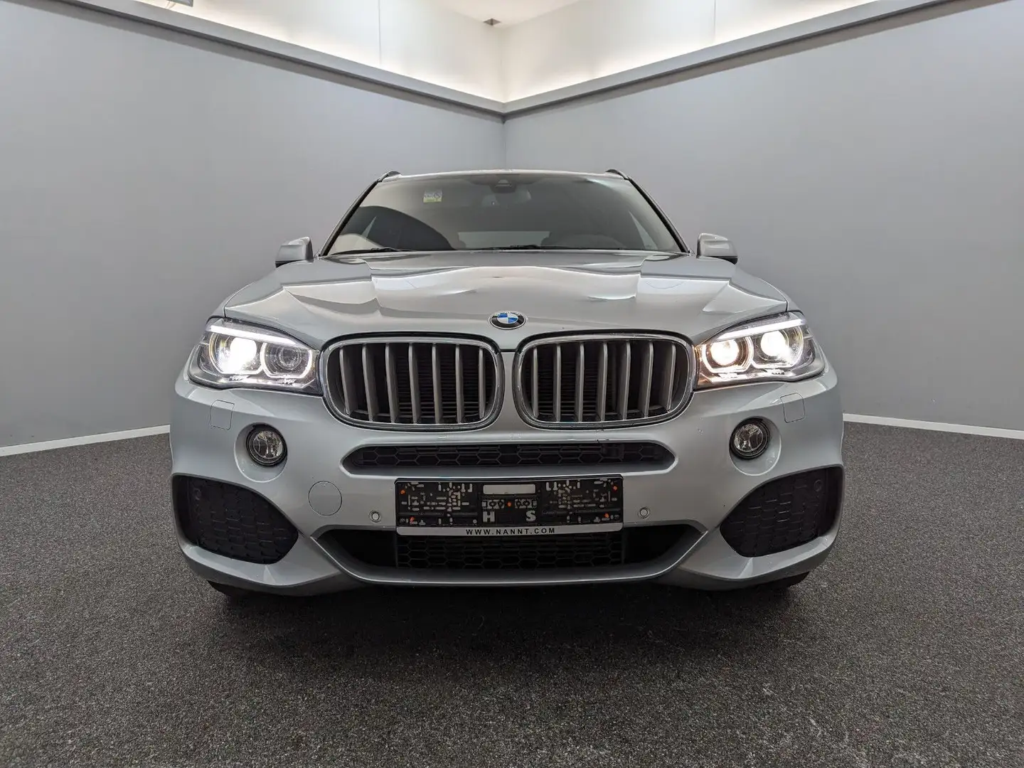 BMW X5 xDrive40e M SPORT PAKET*20"*AERO*HUD*XENON* Silber - 2