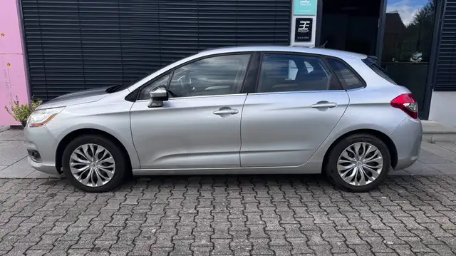 Citroen C4 view 3