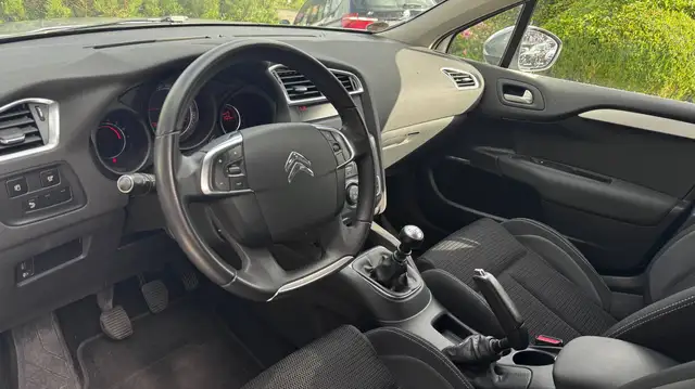 Citroen C4 view 12