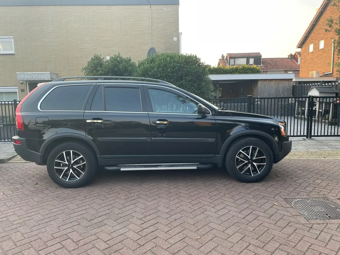 Volvo XC90 Youngtimer met gas tank 2.5 T Kinetic Negro - 1