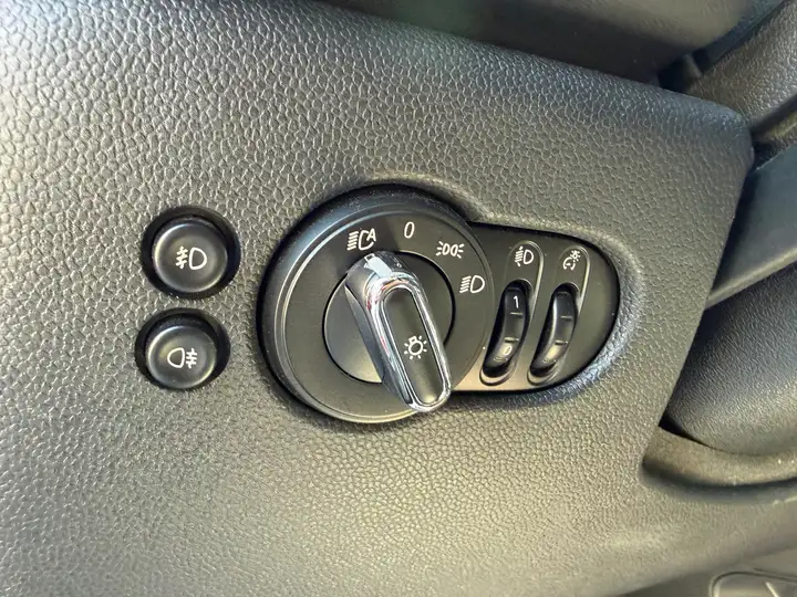 Mini Cooper Hatch 5 Portes Cooper 136 ch Finition Chili — photo 19