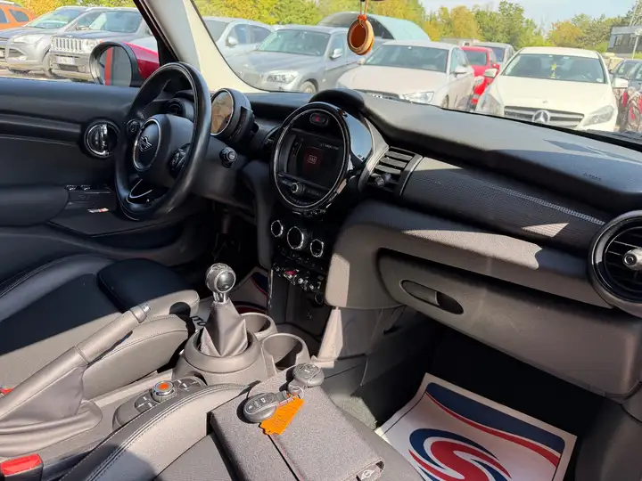 Mini Cooper Hatch 5 Portes Cooper 136 ch Finition Chili — photo 31