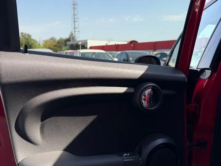 Mini Cooper Hatch 5 Portes Cooper 136 ch Finition Chili — photo 9