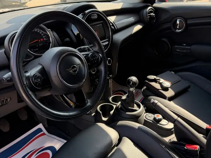 Mini Cooper Hatch 5 Portes Cooper 136 ch Finition Chili — photo 16