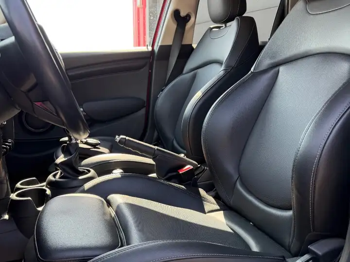 Mini Cooper Hatch 5 Portes Cooper 136 ch Finition Chili — photo 18