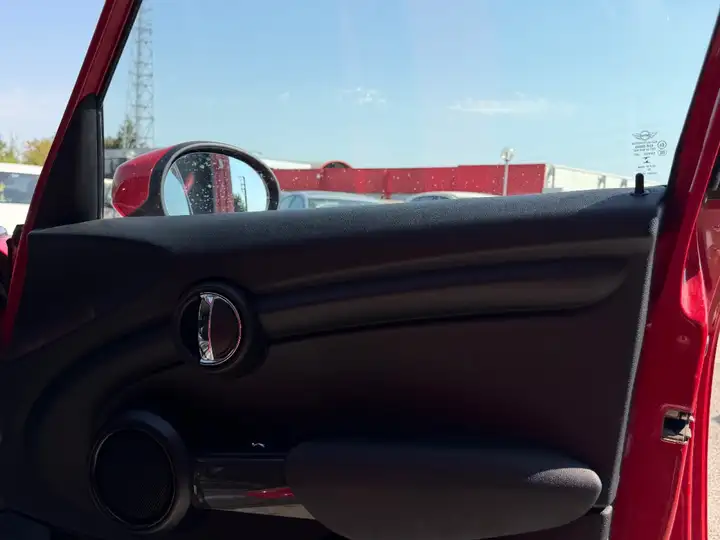 Mini Cooper Hatch 5 Portes Cooper 136 ch Finition Chili — photo 32