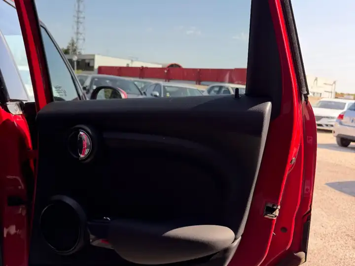 Mini Cooper Hatch 5 Portes Cooper 136 ch Finition Chili — photo 36