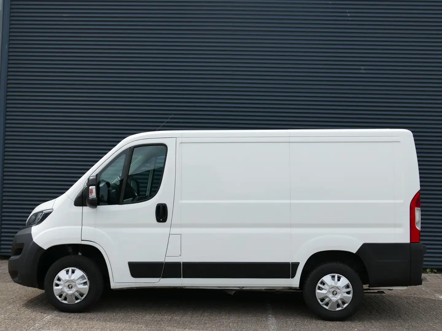 Peugeot Boxer 330 2.0 BlueHDI L1H1 Premium Pack 130pk | Navigati - 2