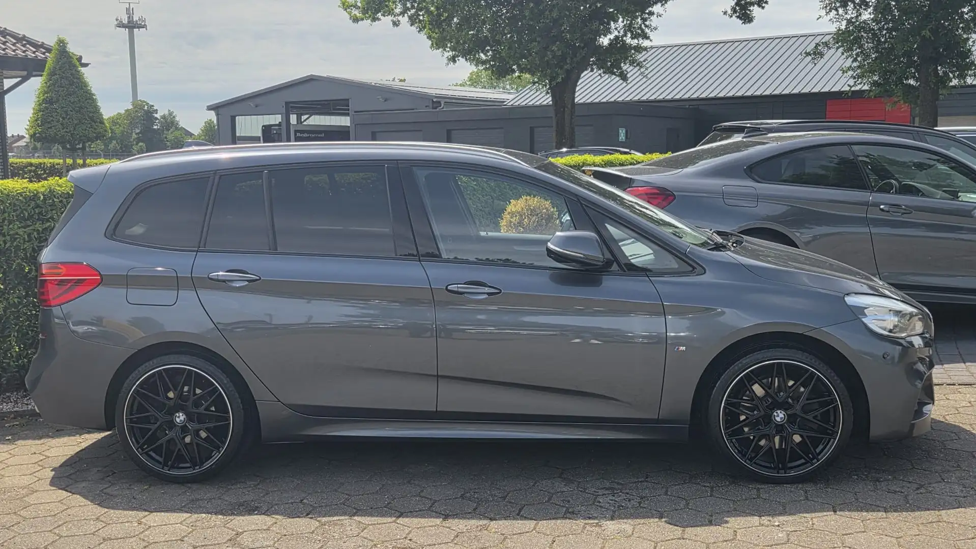 BMW 220 220 d M Sport Panorama AHK 19 Zoll LED Navi Grau - 2