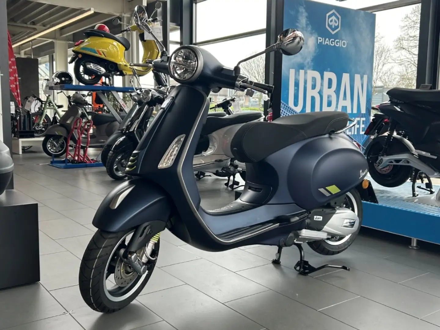 Vespa Primavera 125 Tech E5+ Blue Matt VORFÜHRER Bleu - 1