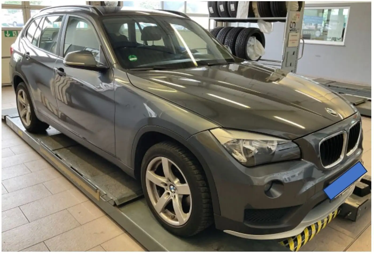 BMW X1 X1 sDrive18i Aut. Grau - 2