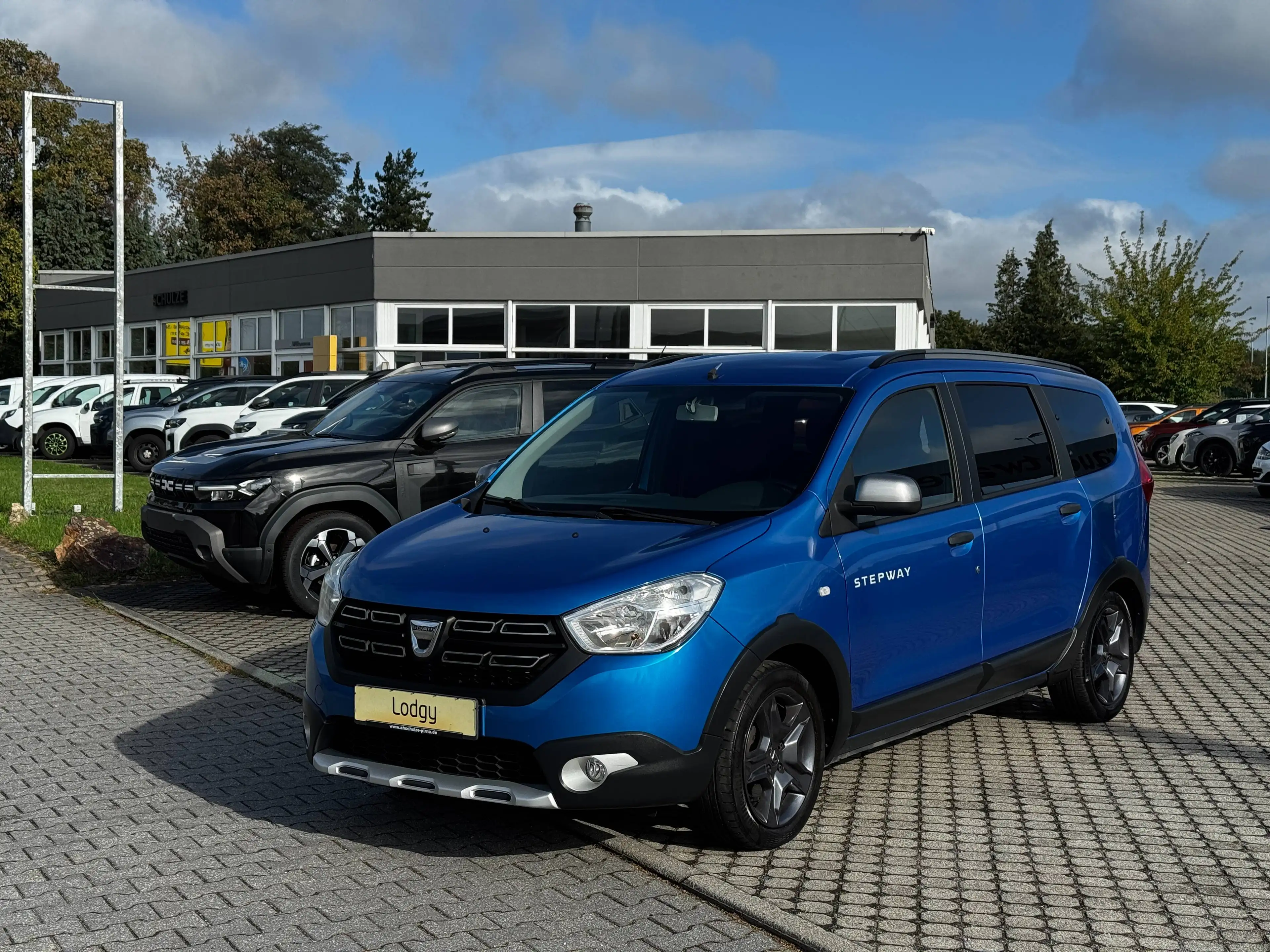 Dacia Lodgy Stepway Celebration TCe115   7-Sitzer  WR  Navi — photo 2