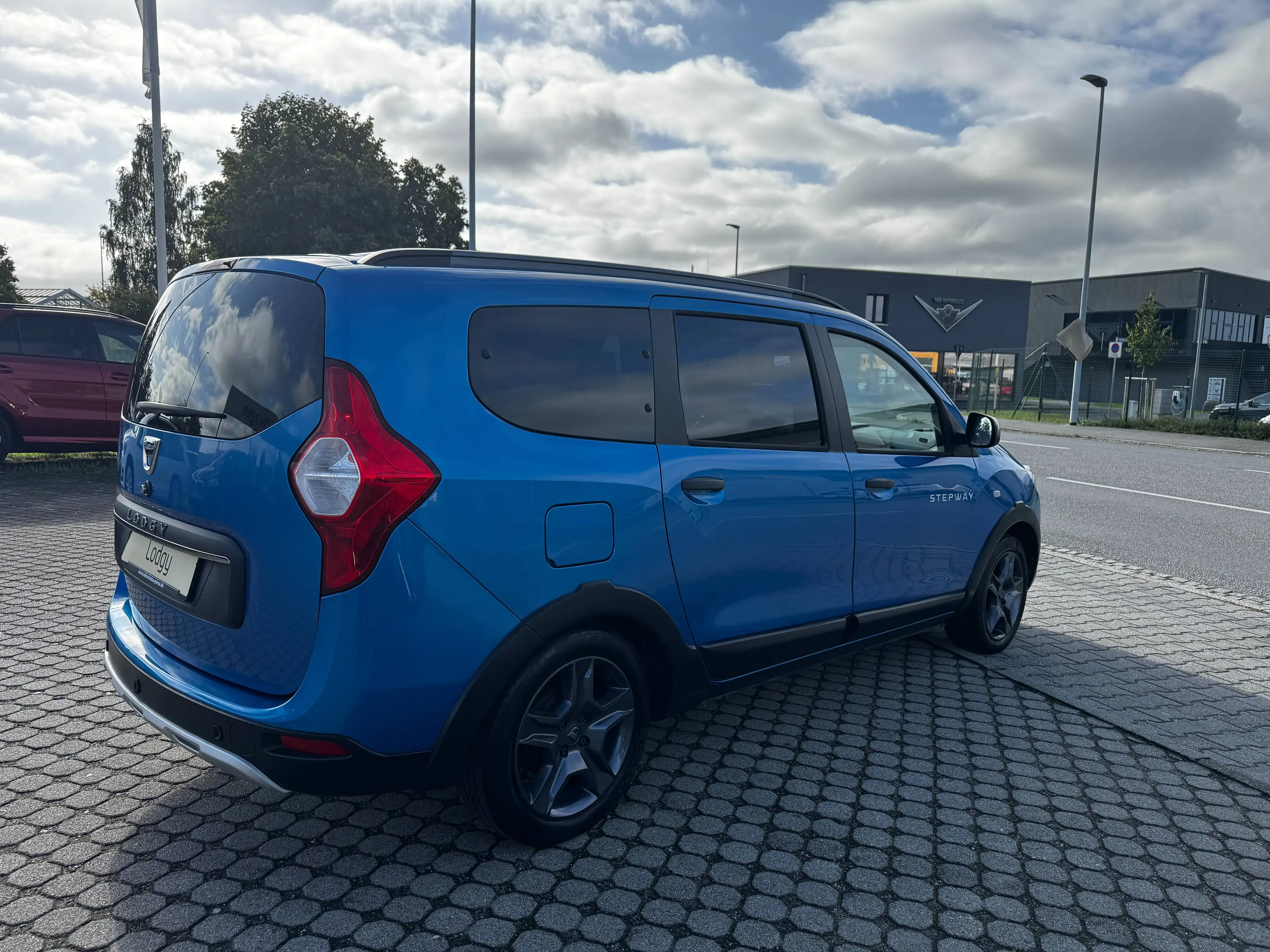 Dacia Lodgy Stepway Celebration TCe115   7-Sitzer  WR  Navi — photo 10