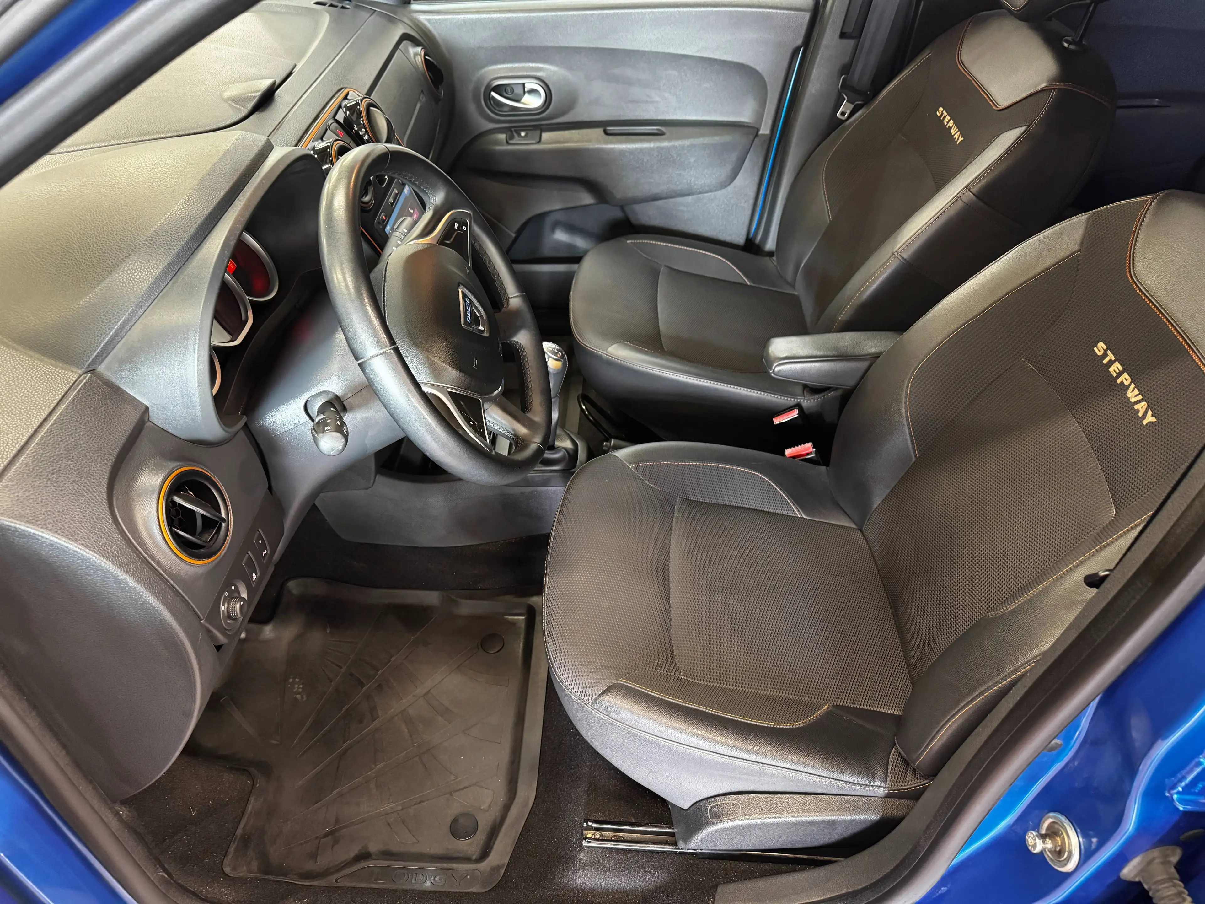Dacia Lodgy Stepway Celebration TCe115   7-Sitzer  WR  Navi — photo 15