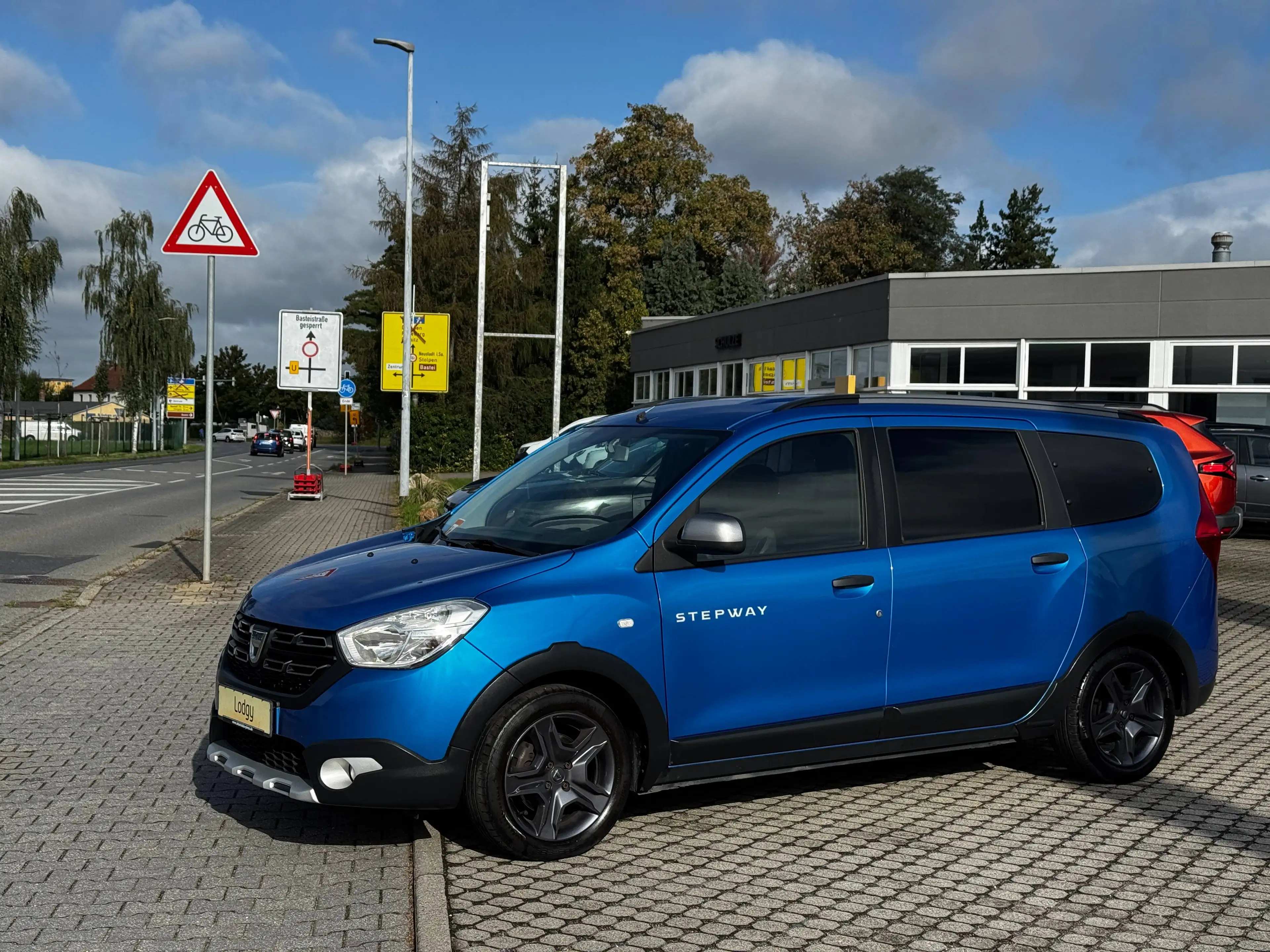 Dacia Lodgy Stepway Celebration TCe115 7-Sitzer WR Navi