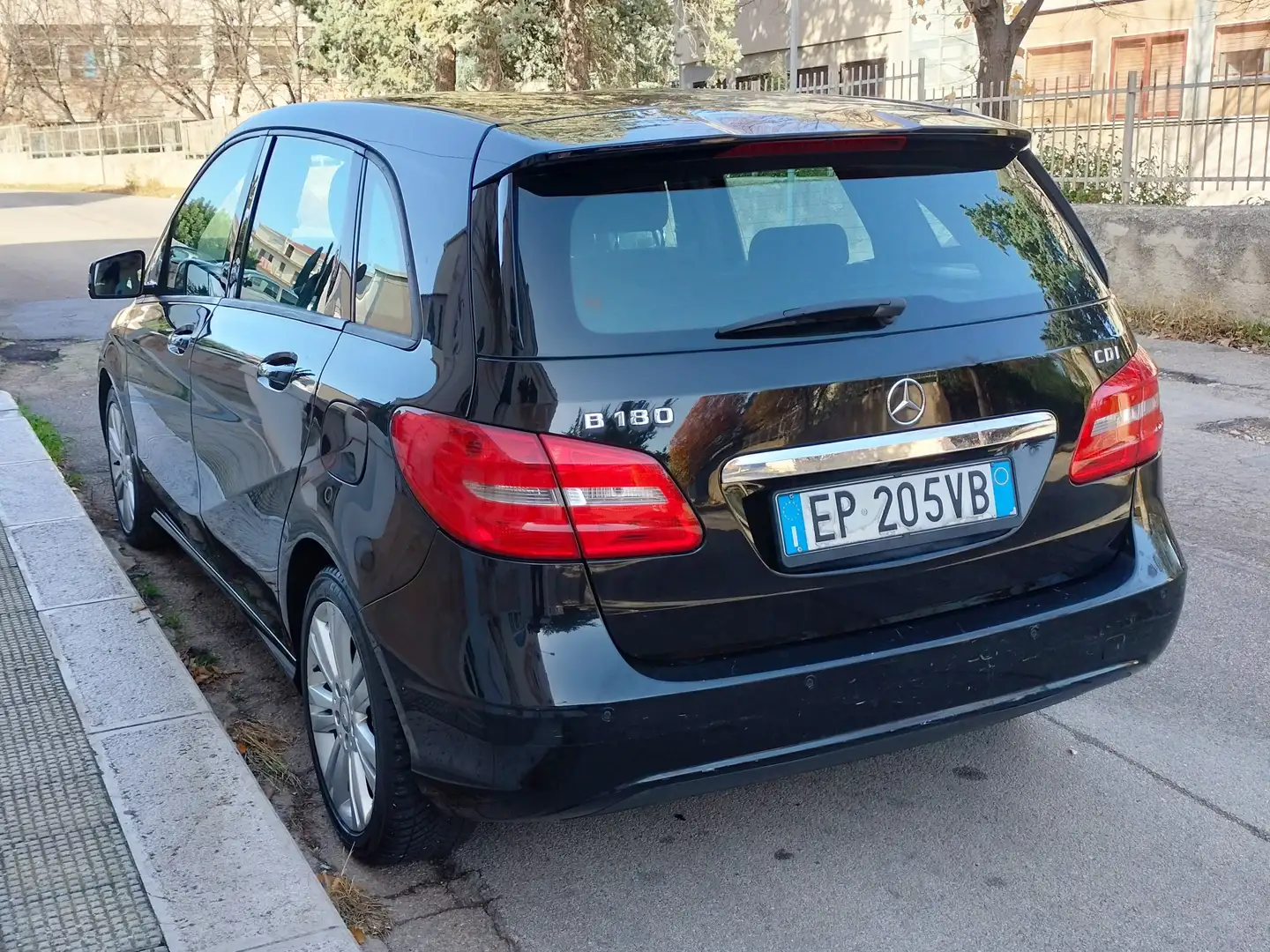 Mercedes-Benz 180 Classe B 180 CDI Premium Zwart - 1