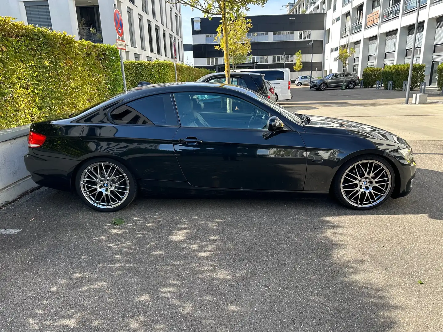 BMW 320 320i Coupe Schwarz - 1