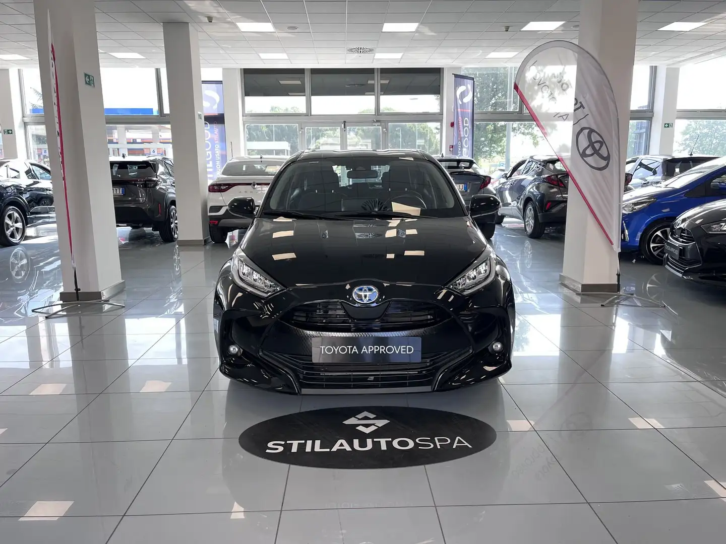 Toyota Yaris 1.5 Hybrid 5 porte Trend Nero - 2