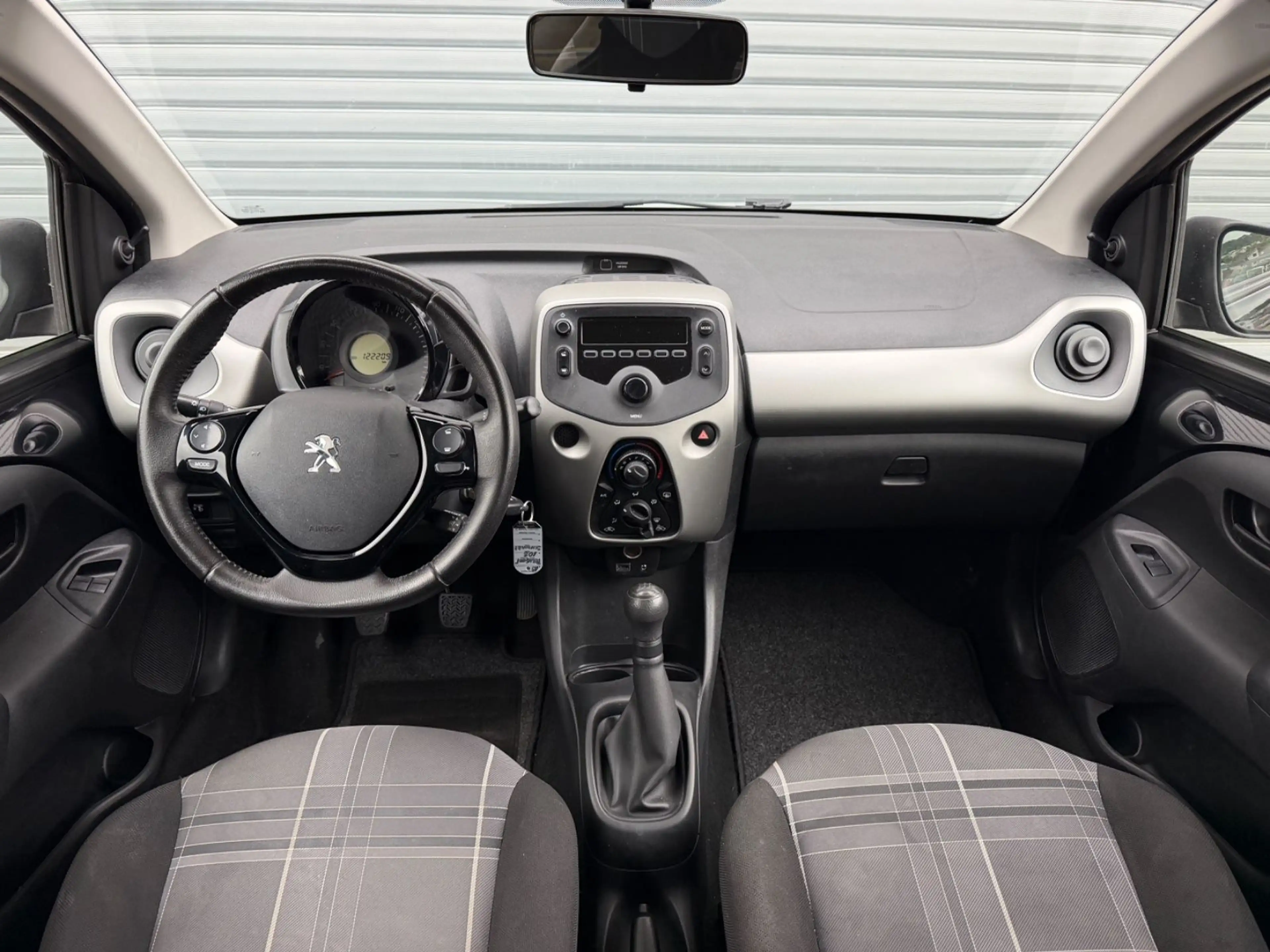 Peugeot 108 Active — photo 8