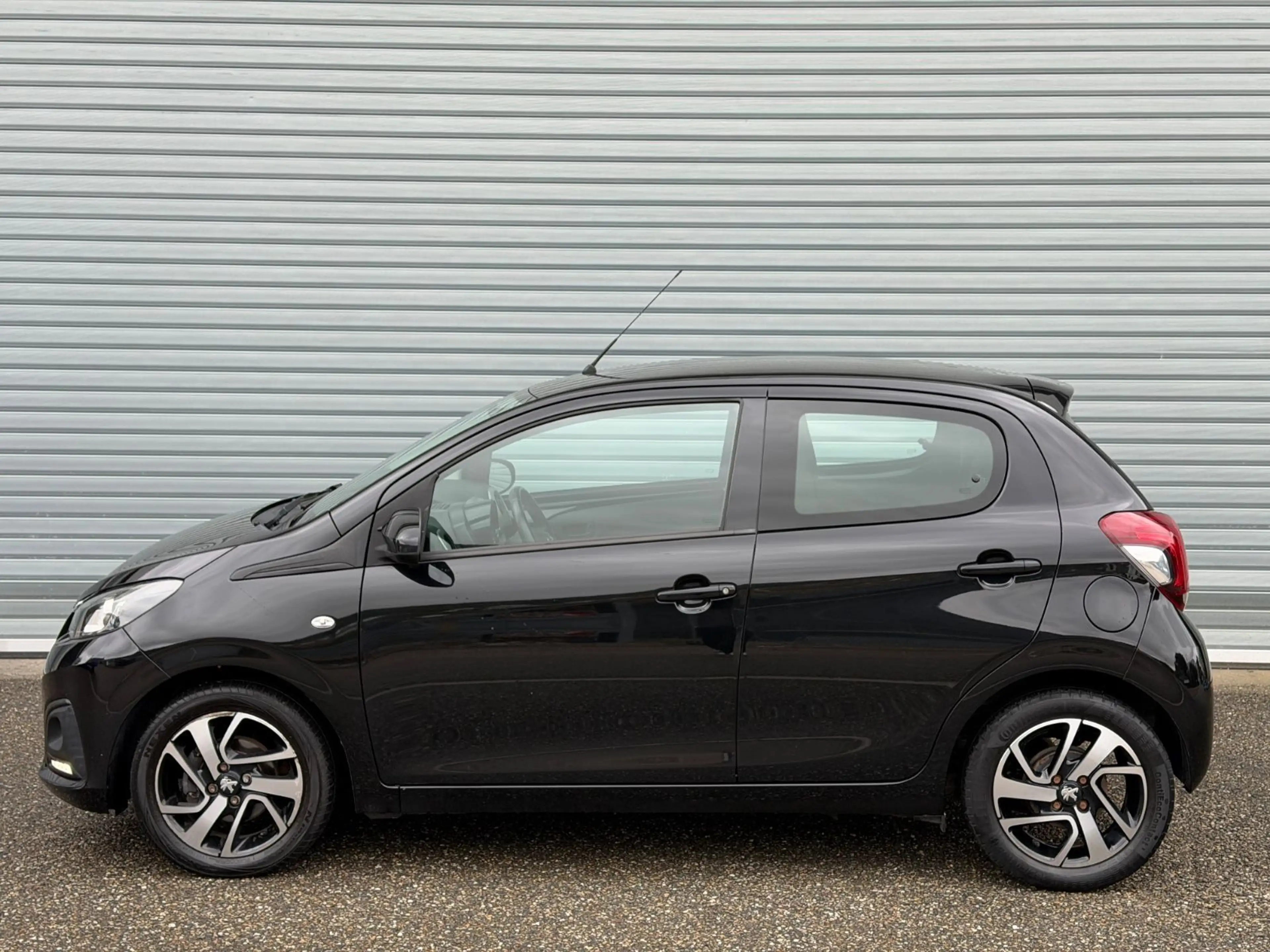 Peugeot 108 Active — photo 5