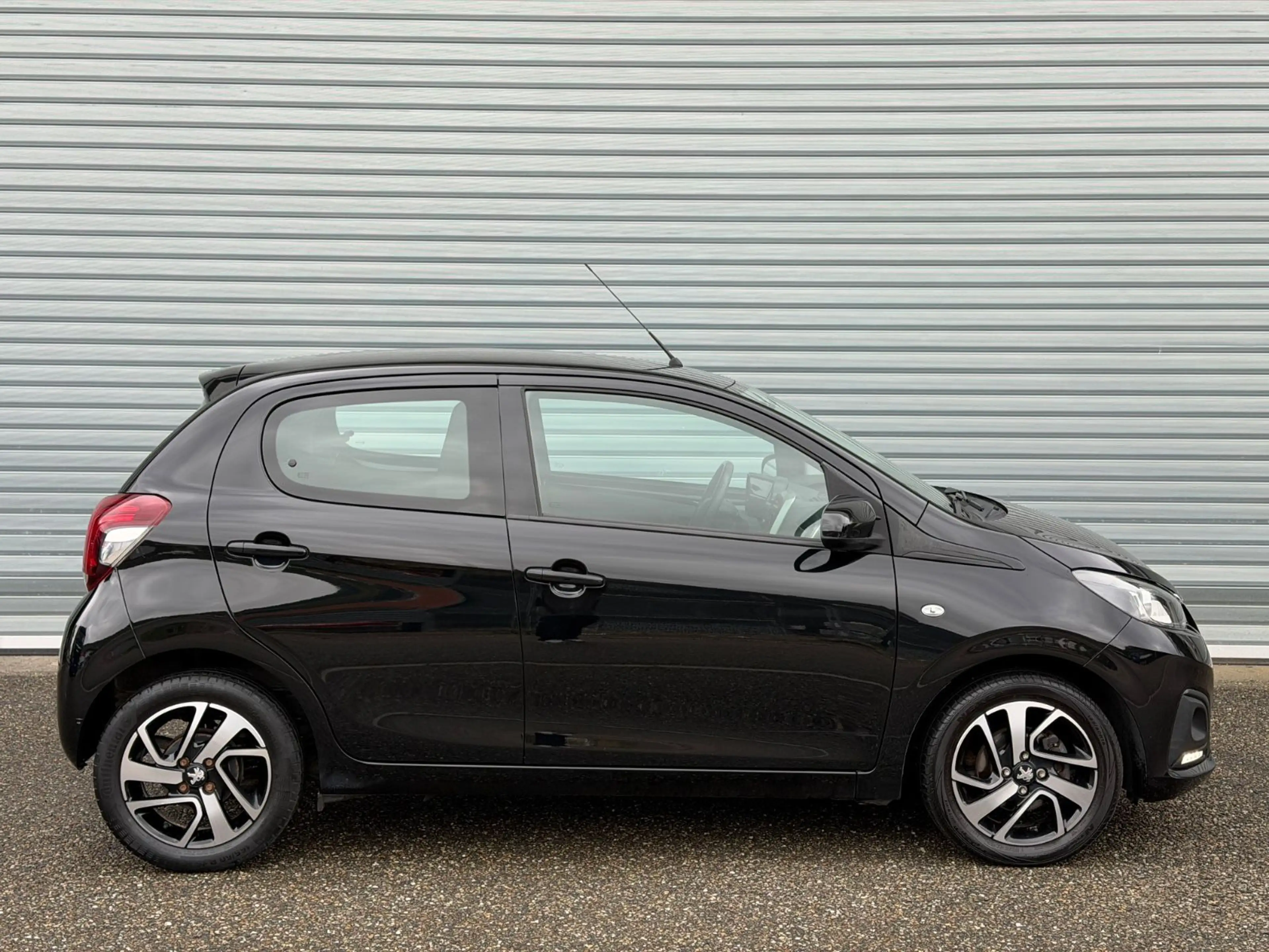 Peugeot 108 Active — photo 6