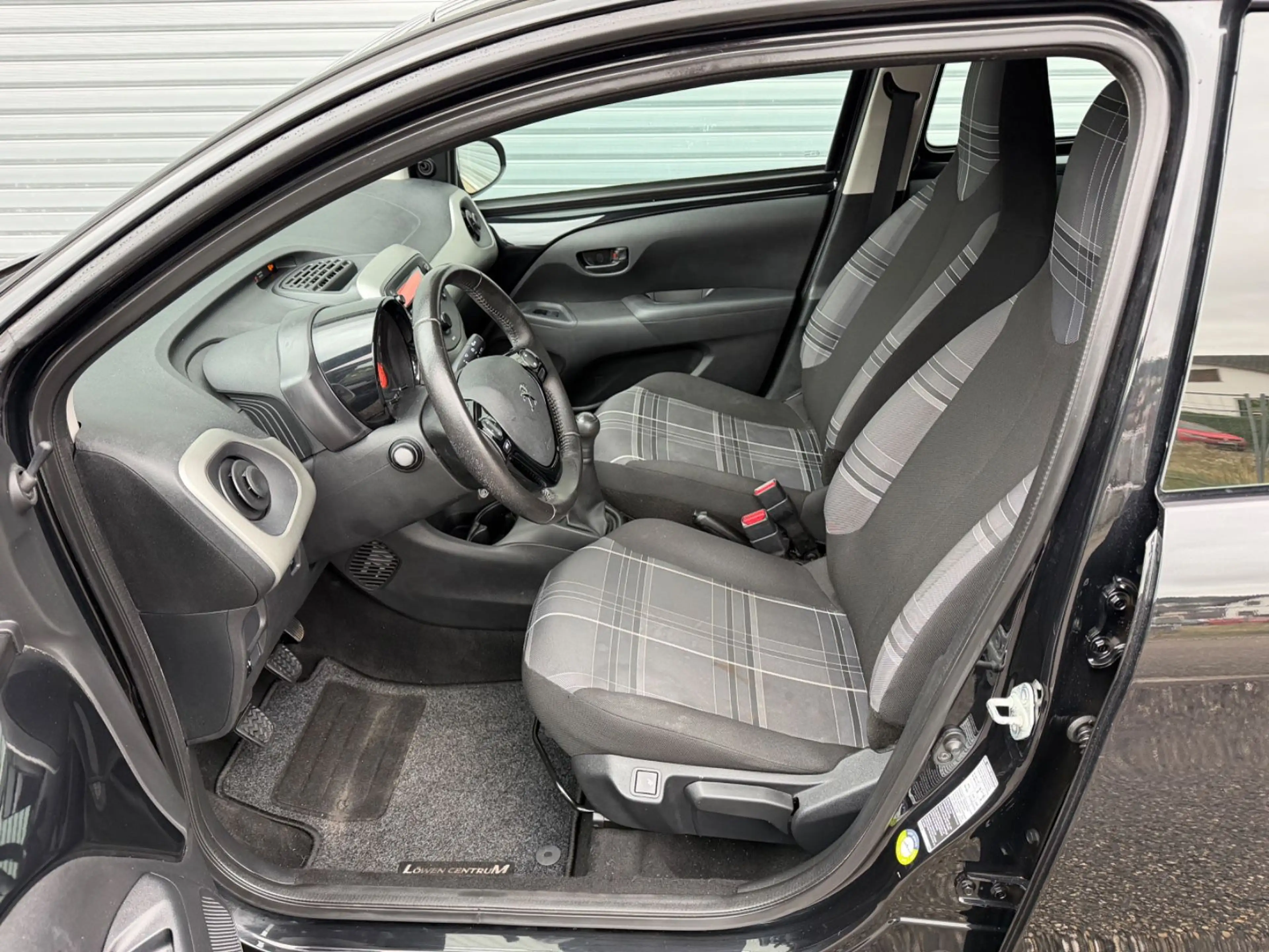 Peugeot 108 Active — photo 9